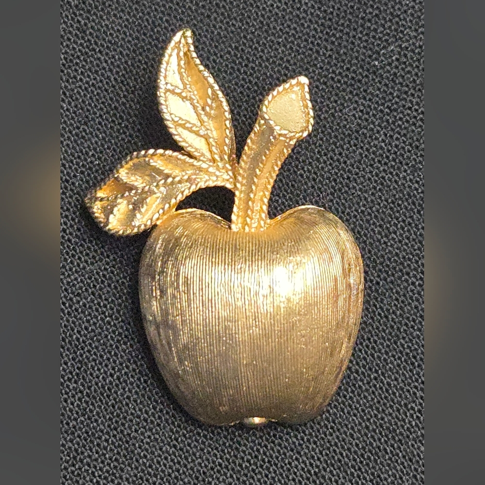 Vintage Avon Gold Apple Brooch